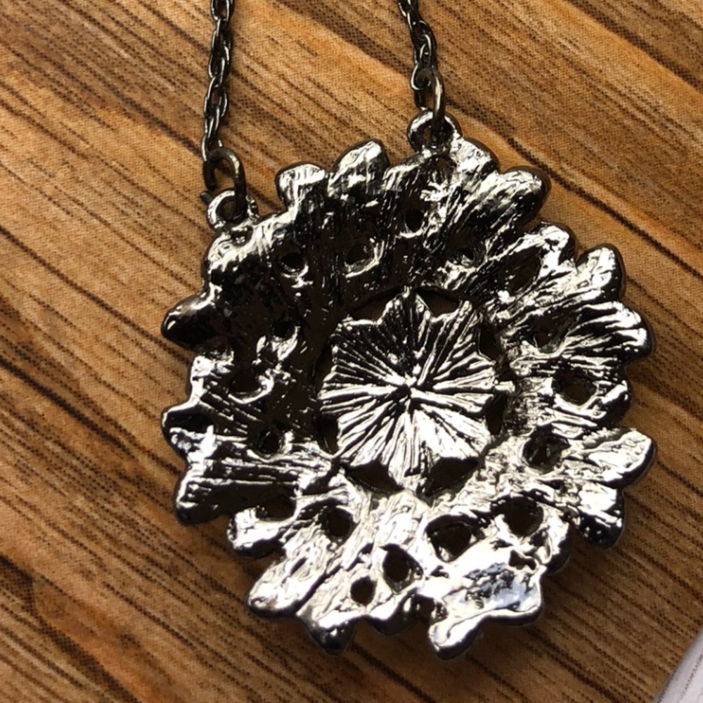 Flower Rhinestone Necklace - Picture 8 of 9